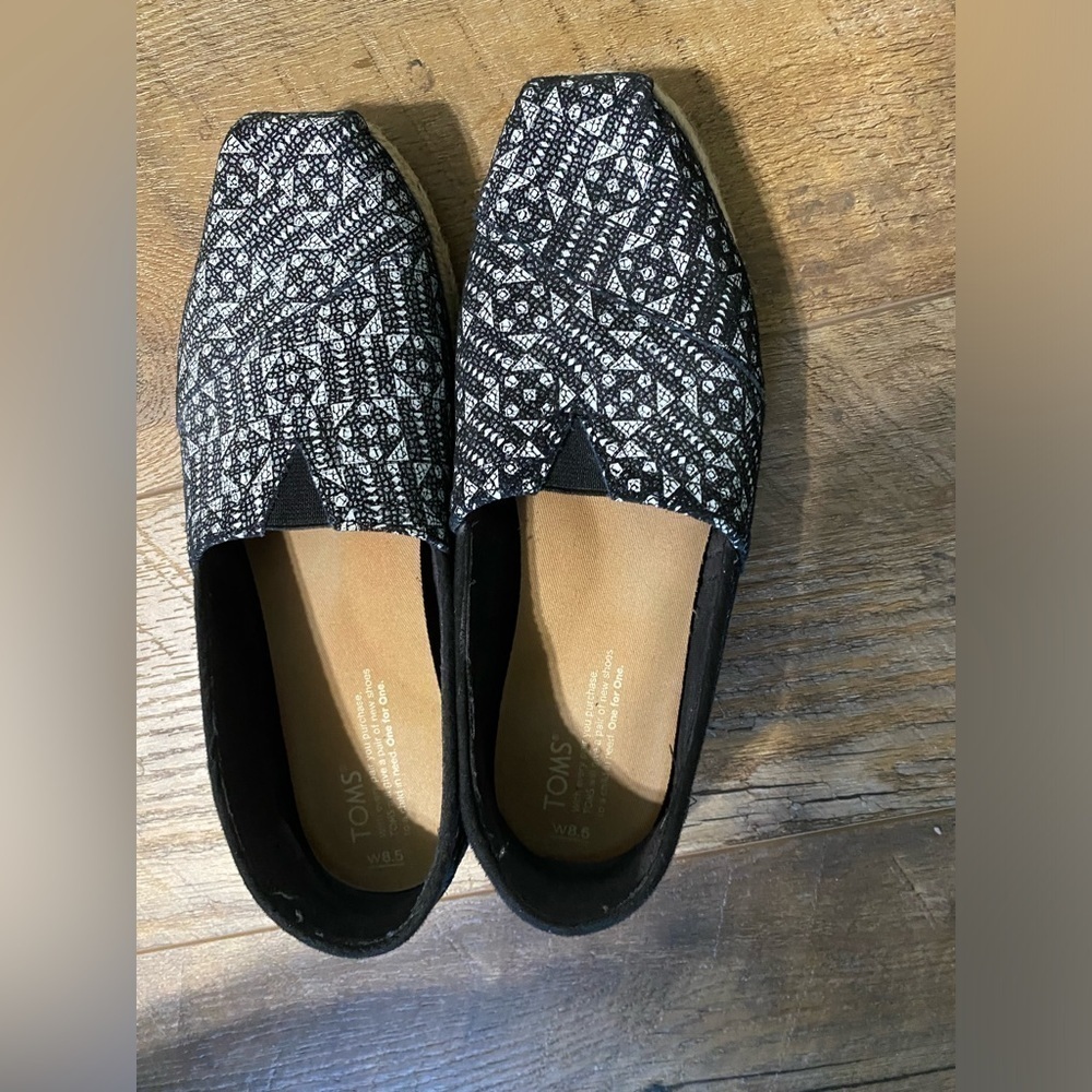 COPY - TOMS Espadrille Black and White Shoe Women’s Size 8.5W - Picture 2 of 3